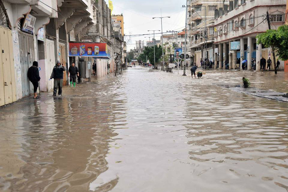 Gaza đối mặt với tình trạng khẩn cấp sau khi lũ lụt xảy ra